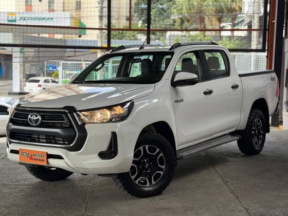 TOYOTA HILUX 2.8 D-4D TURBO DIESEL CD POWER PACK 4X4 MANUAL